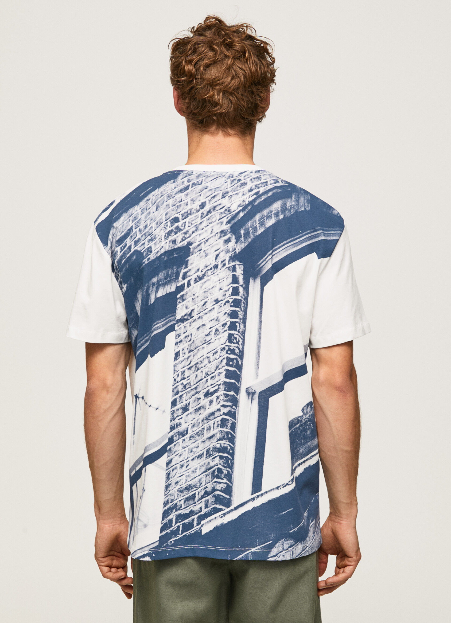 CAMISETA COM ESTAMPA FOTOGRÁFICA - branca