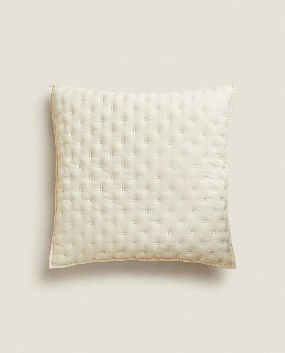 CAPA DE ALMOFADA ACOLCHOADA COM BOLINHAS