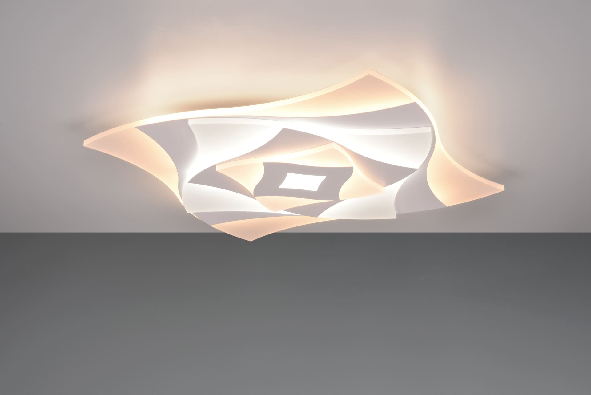 TRIO LED Deckenlampe AKITA 48 x 48 cm weiß