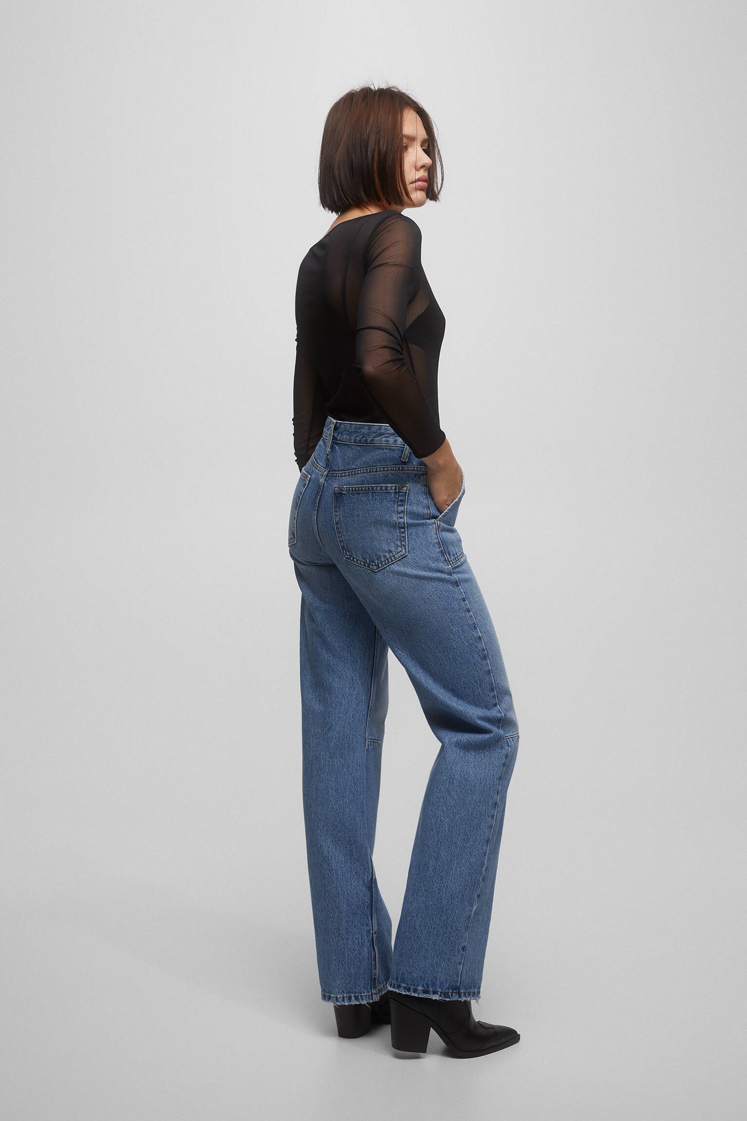 CALÇA JEANS CARGO DE CINTURA ALTA - AZUL MÉDIO