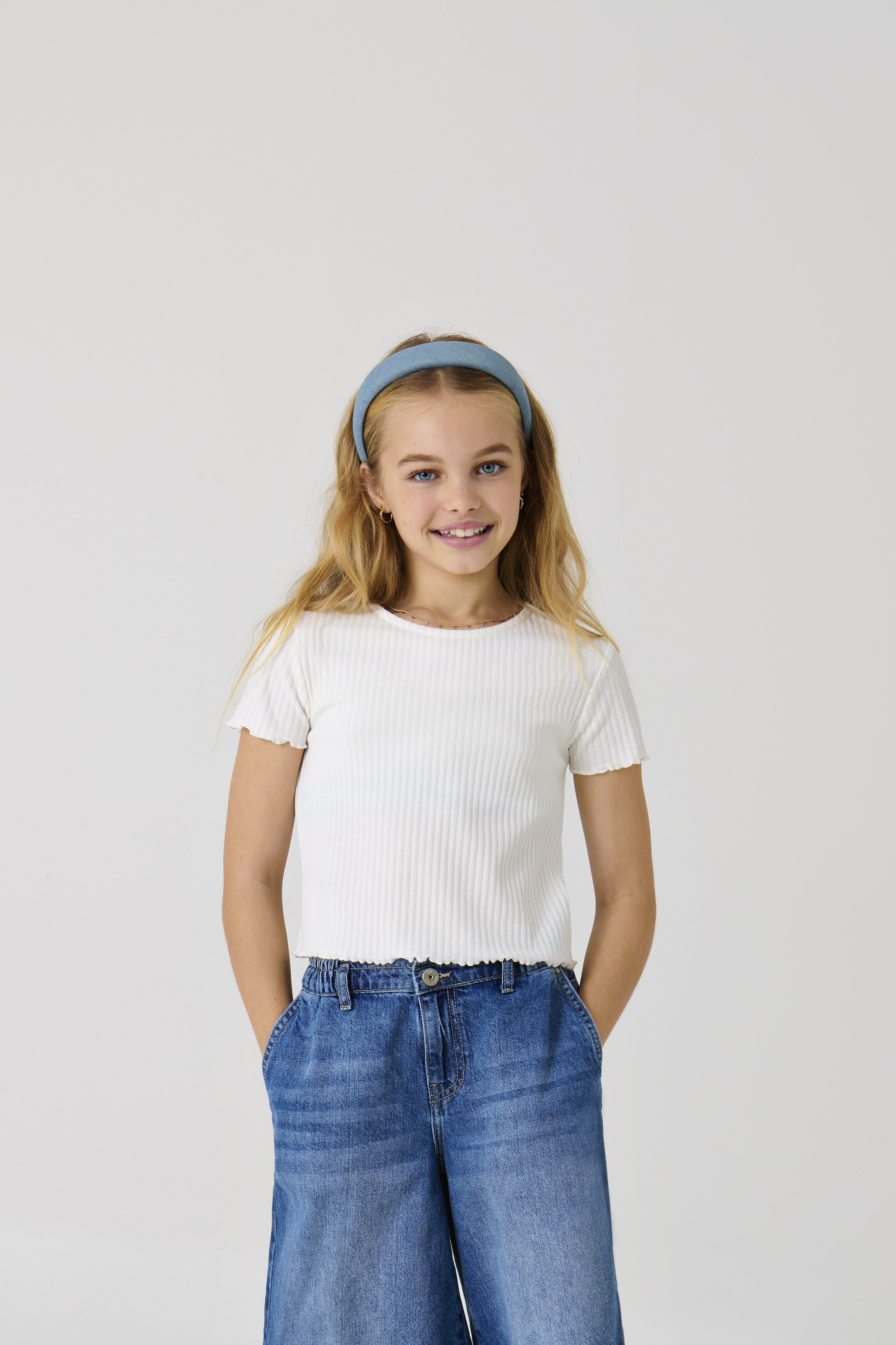 KIDS ONLY T-Shirt »KONNELLA S/S O-NECK TOP«, in verkürzter Länge und mit tollen Wellen-Säumen