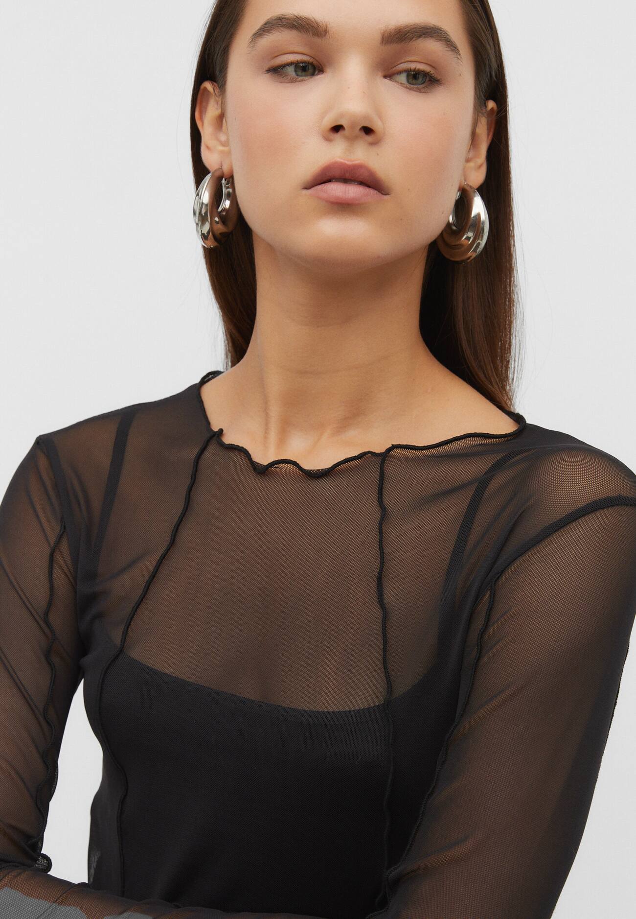 Top de tule com acabamento em viés