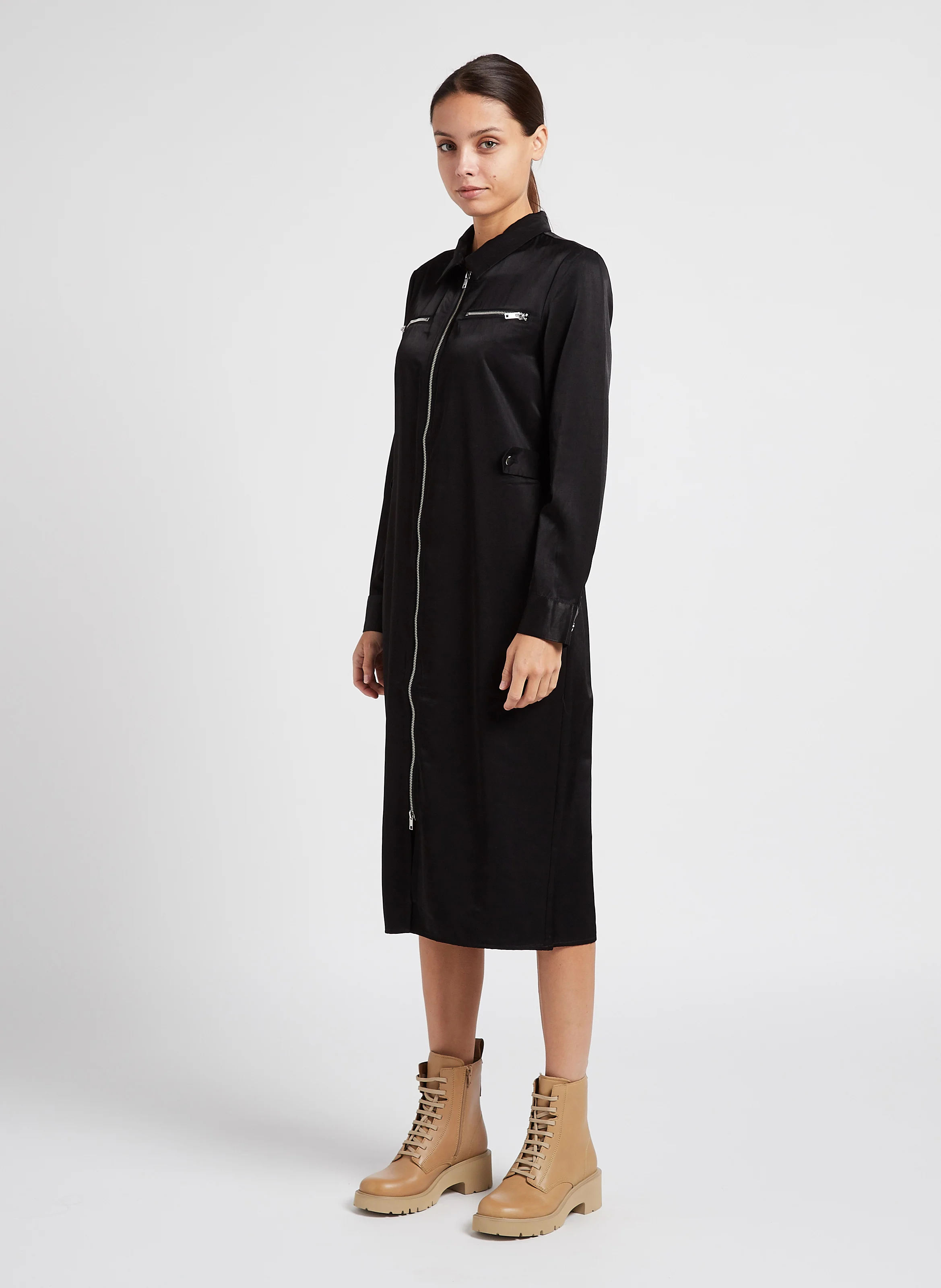 HERANA - Robe col classique satinée | Noir