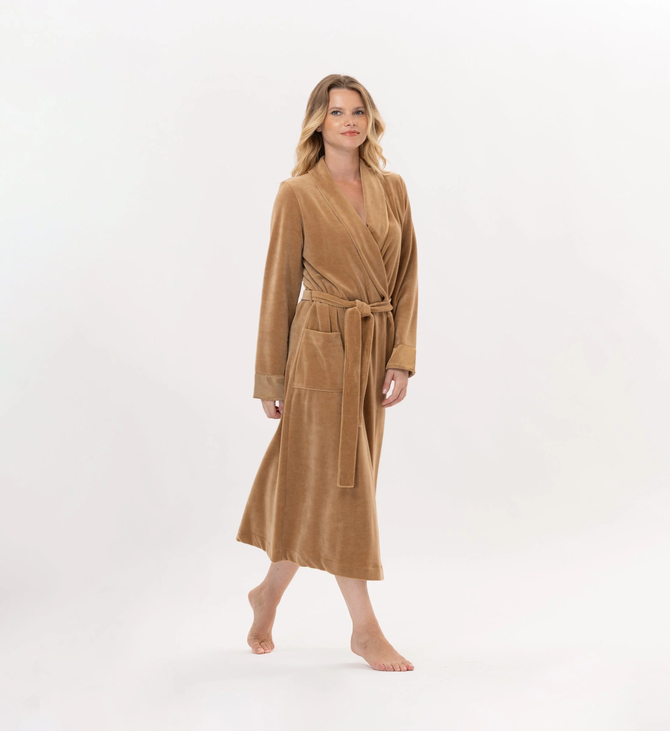 ESSENTIEL 867 - Peignoir en velours | Marron
