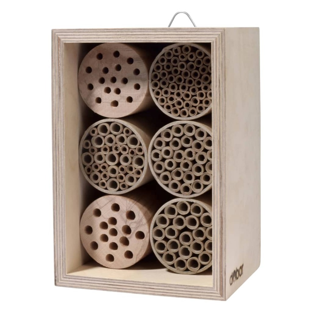 Maison à abeilles et pochettes en papier et trous