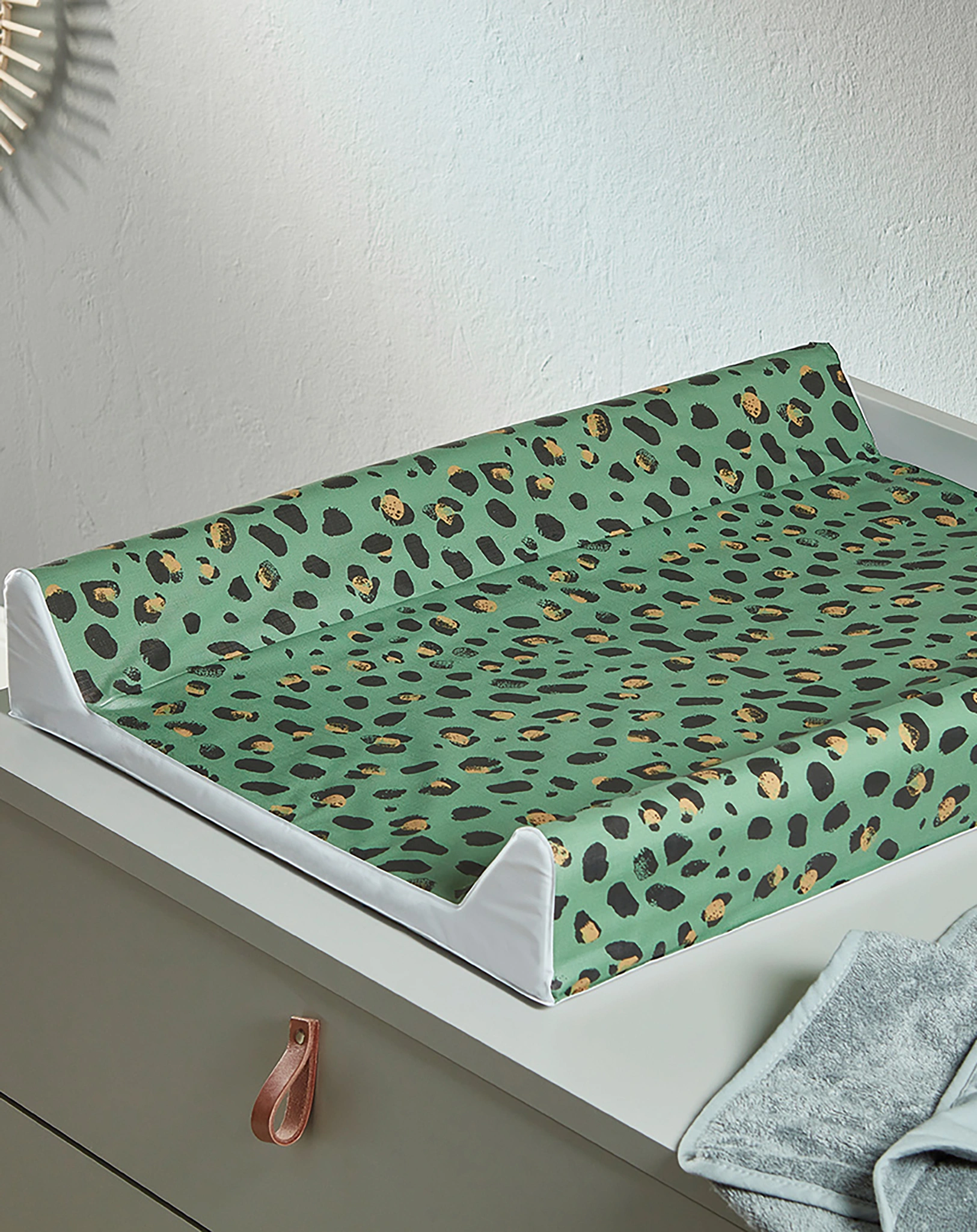 Keilwickelauflage LEOPARD (70x50) in grün