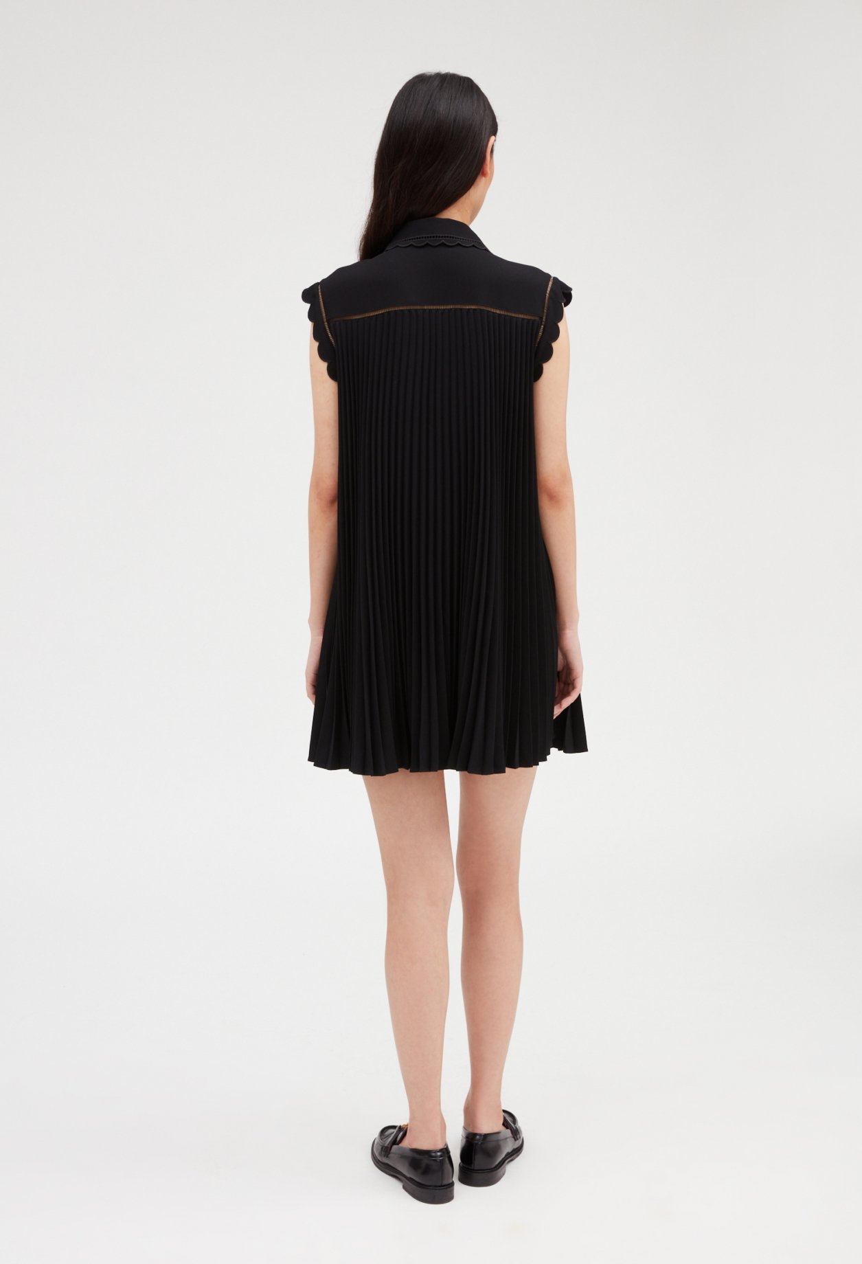 Robe courte plissee