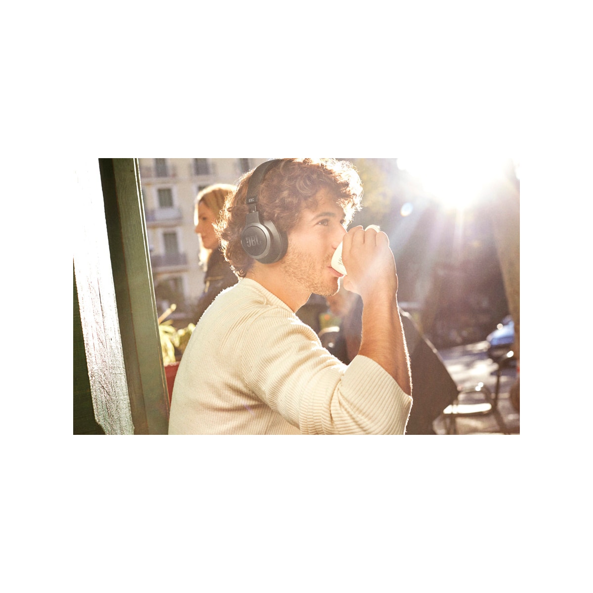 JBL LIVE 660NC trådløse around-ear hodetelefoner (sort)
