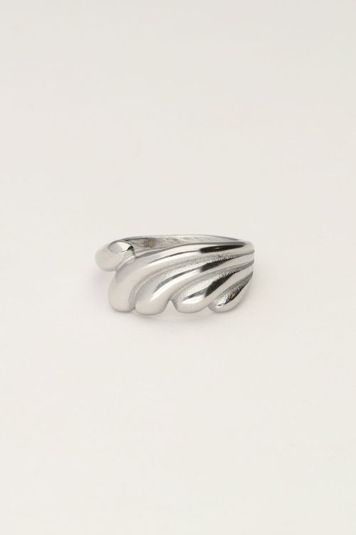 Statement ring met golf structuur