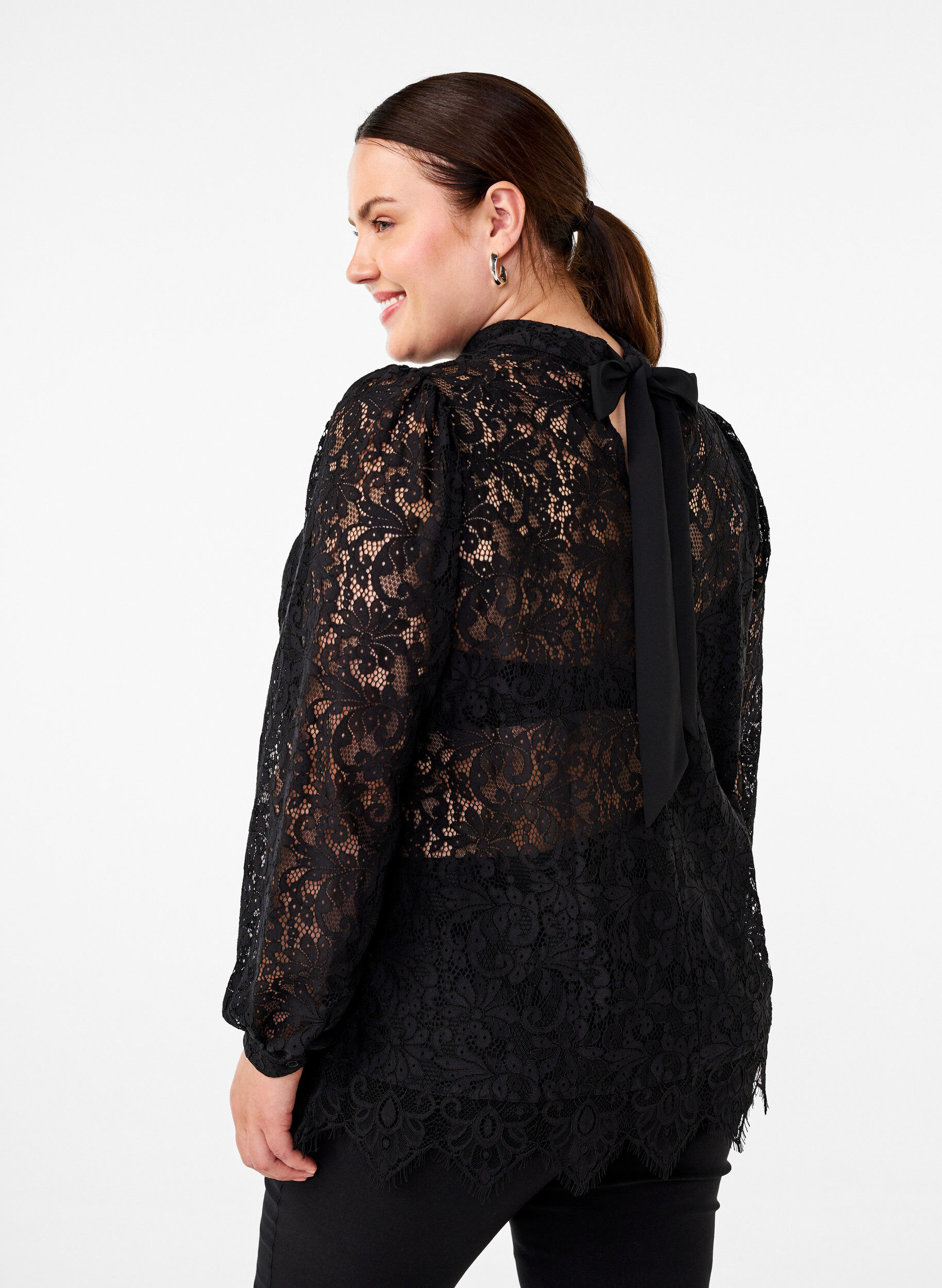 Blonde bluse med sløjfedetalje