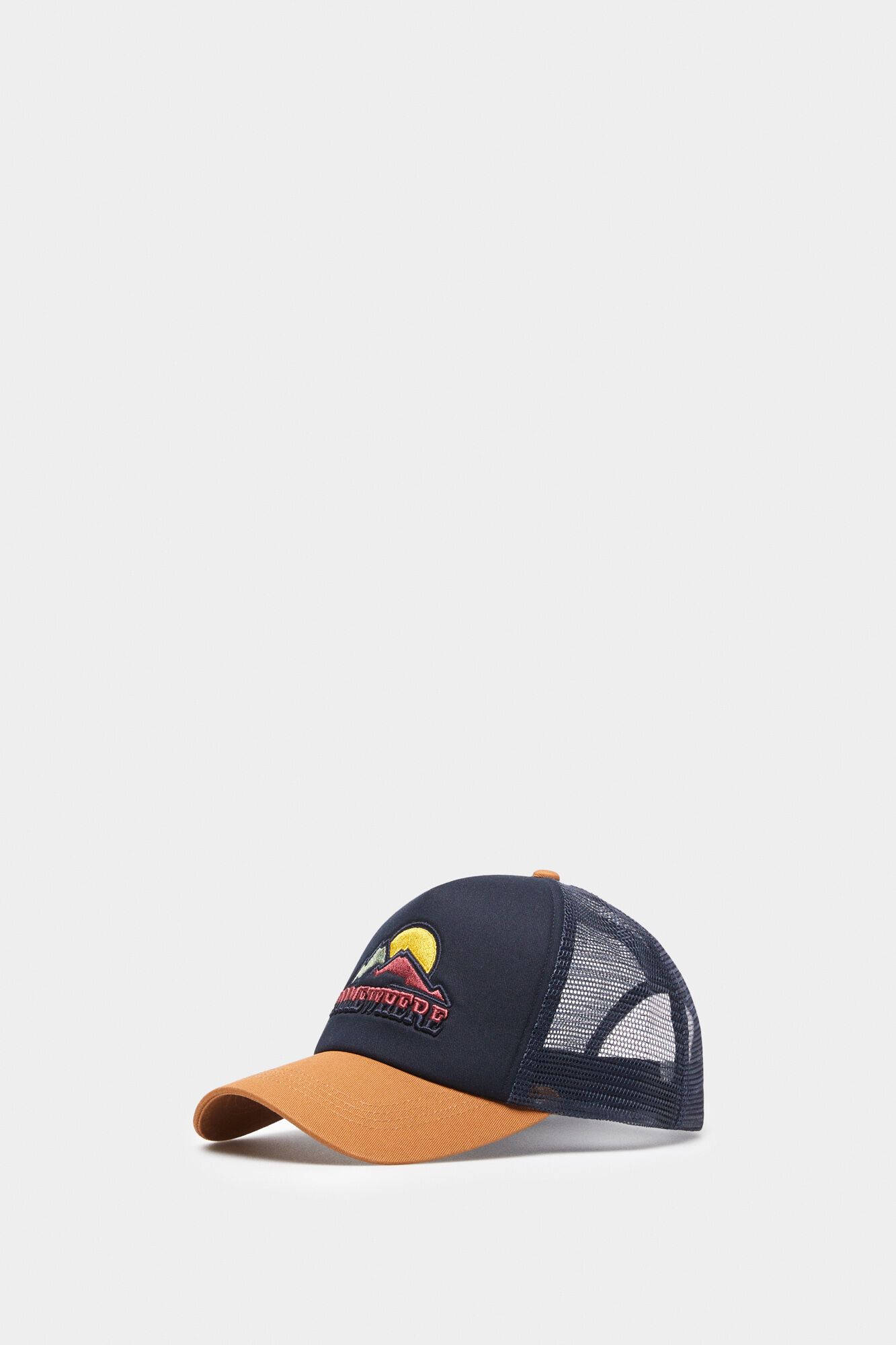 Boné trucker azul com patch