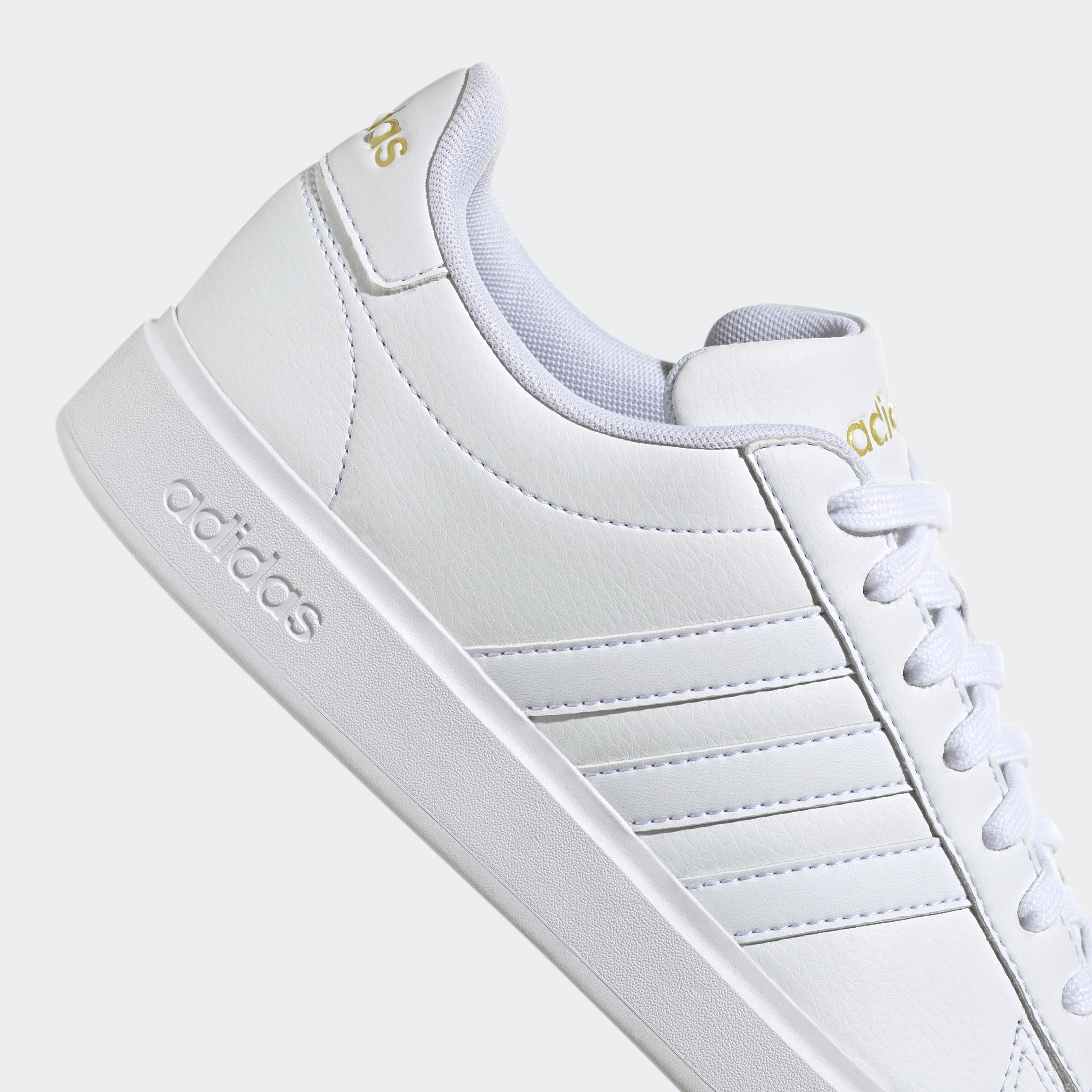 adidas Sportswear Sneaker »GRAND COURT CLOUDFOAM LIFESTYLE COURT COMFORT«  Design auf den Spuren des adidas Superstar