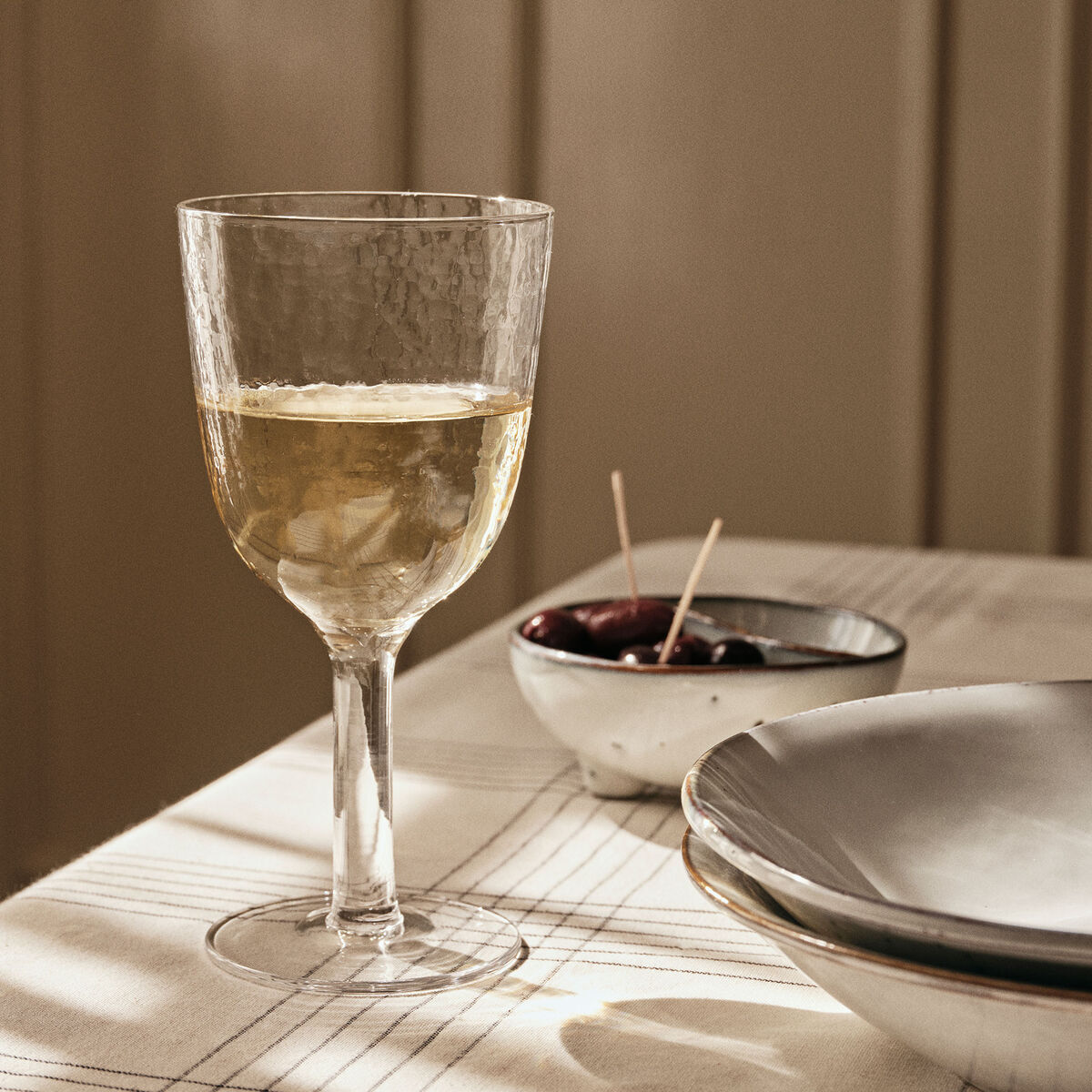 Broste Hammered hvitvinsglass, klar