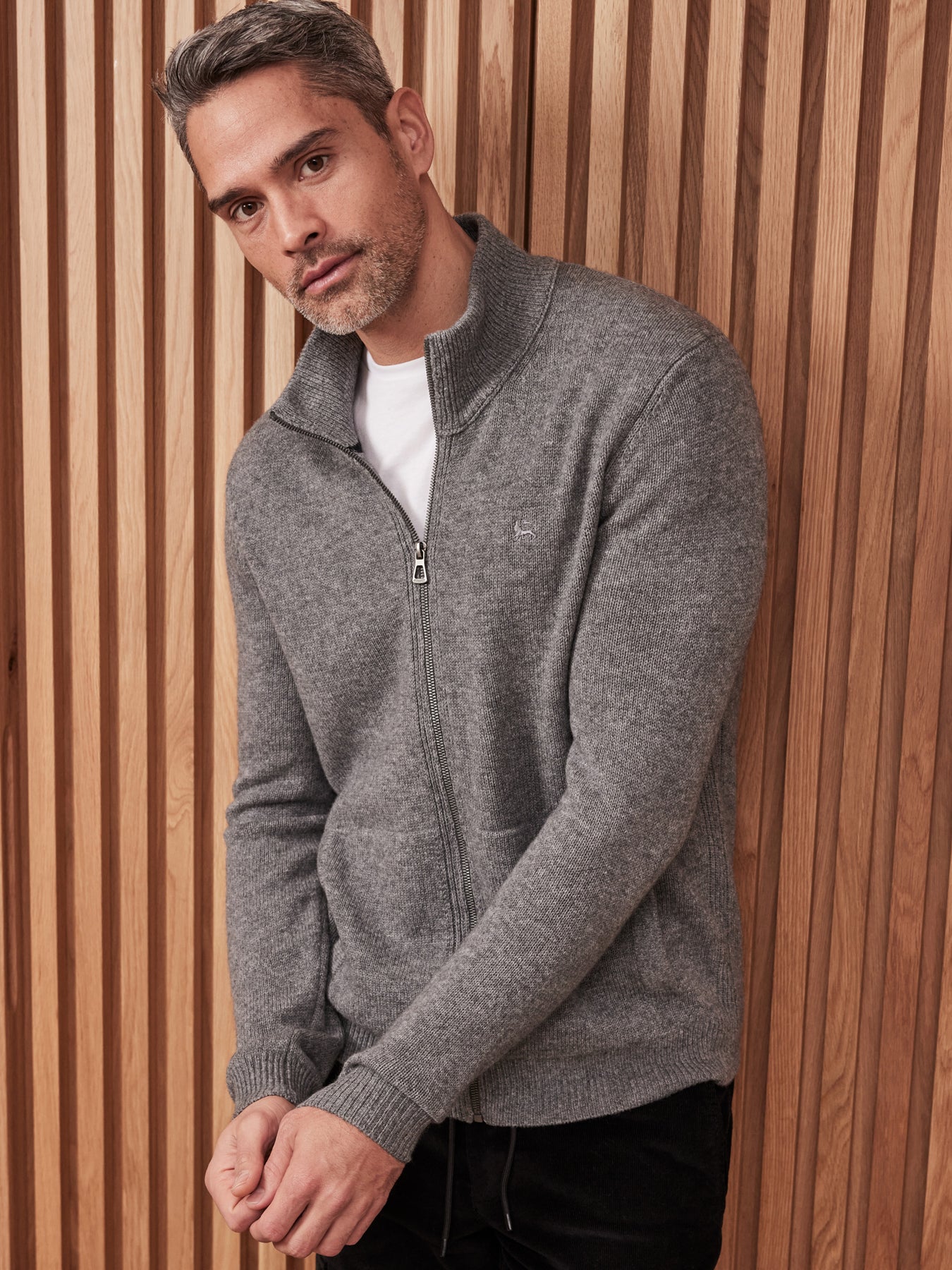 Strickjacke aus  Schurwoll-Kaschmir-Mix, stilvoll und lässig