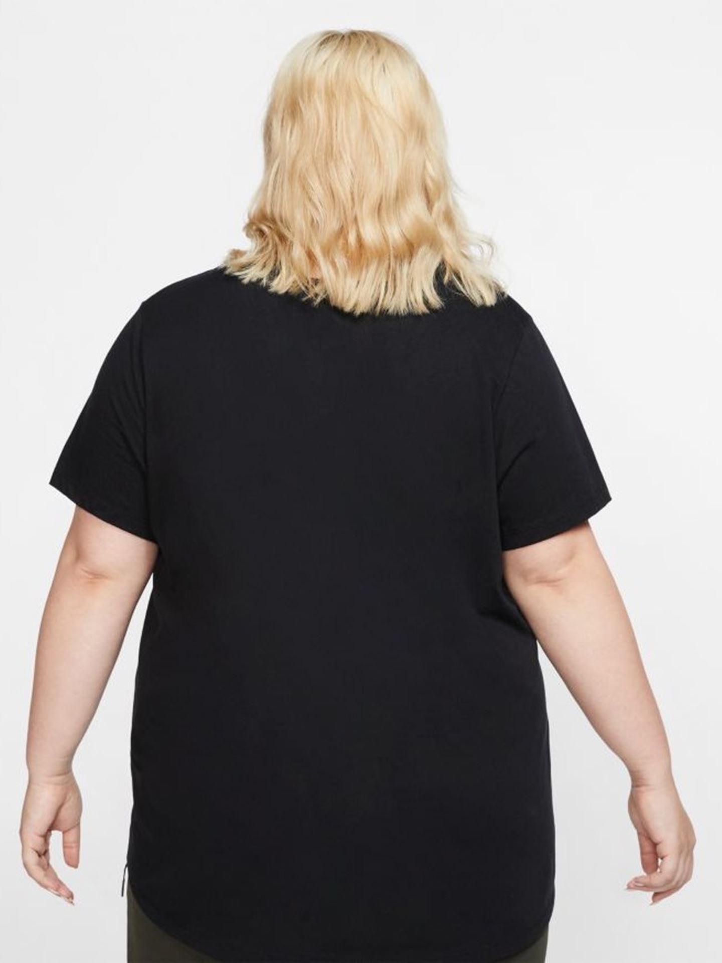 Sportswear Essential Tee