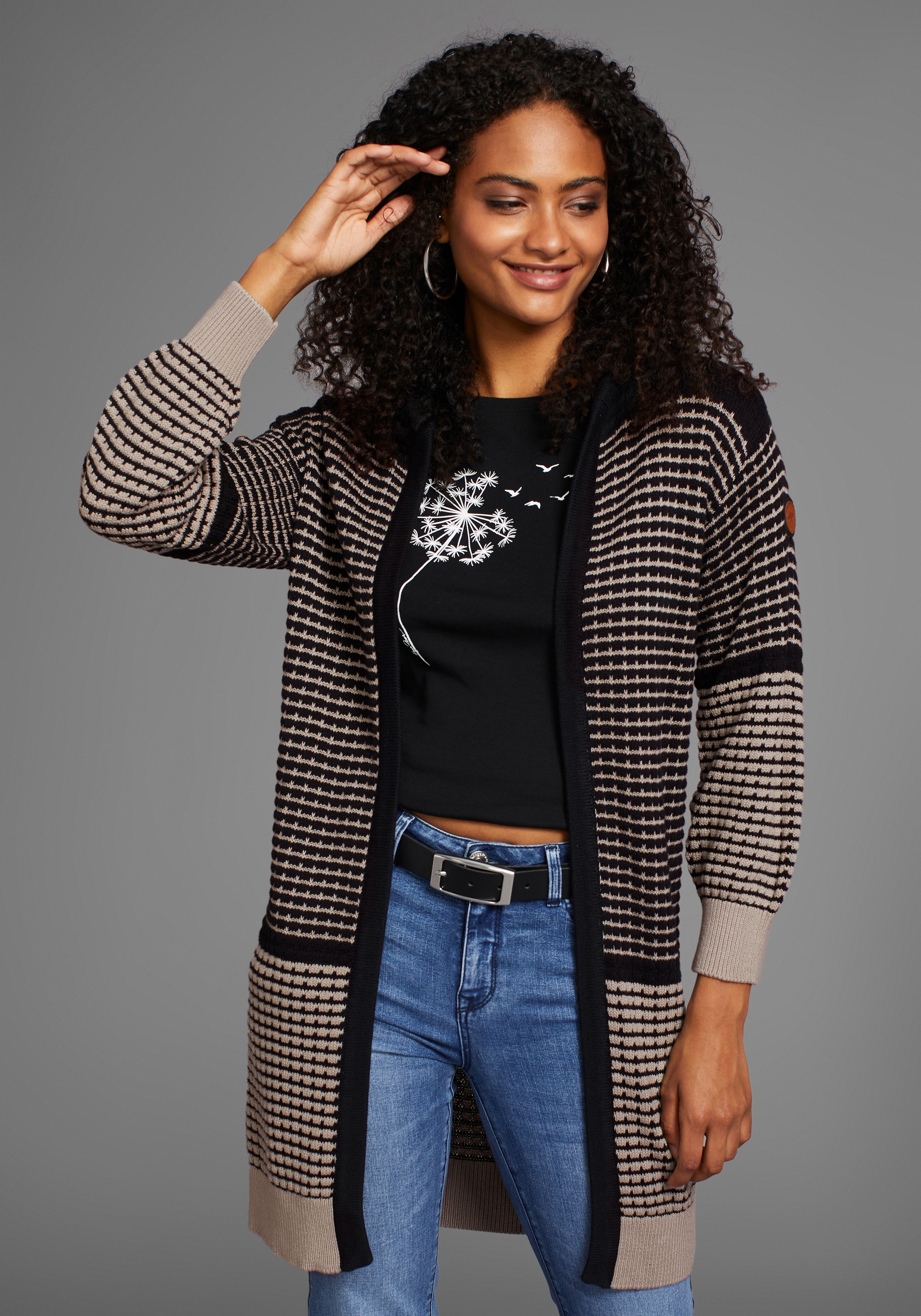KangaROOS Kapuzenstrickjacke , mit angesagtem Strickmuster