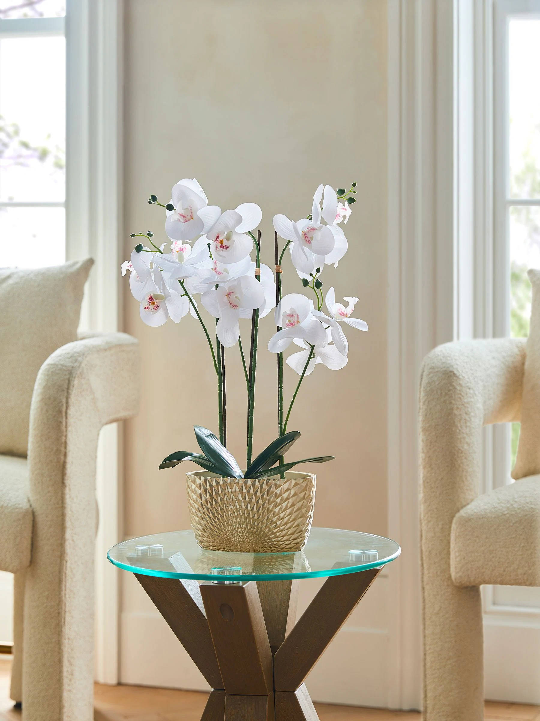 Kunstorchidee in geometrische pot