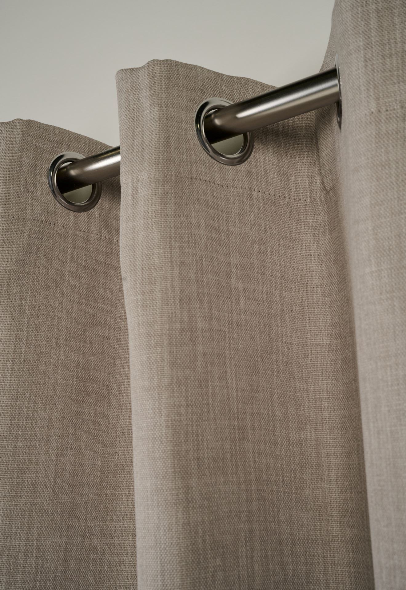 Lysdempende gardin beige - 140x160 cm