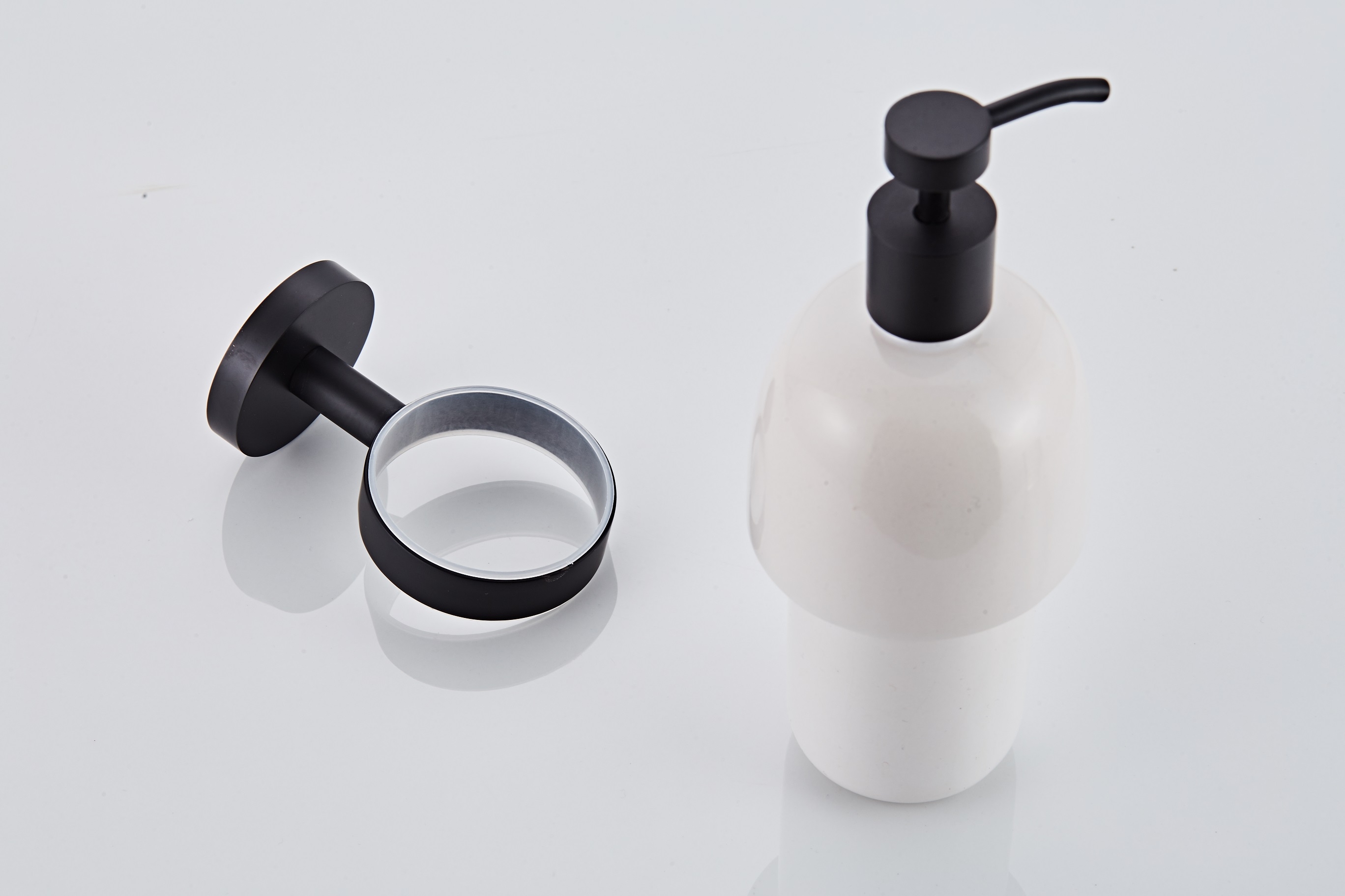 Saniclear Nero zeepdispenser mat zwart