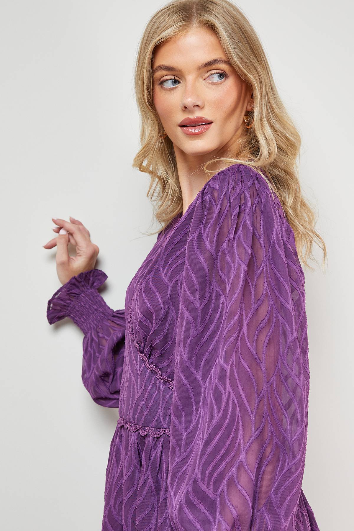 Oasis Robe Mini à Manches Bouffantes avec Détails de Finition Jacquard Animal