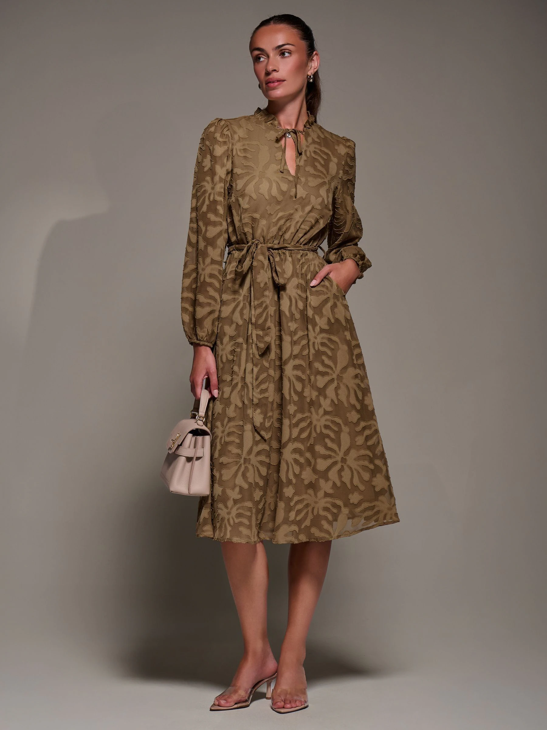 Bruin - Jolie Moi Tie Neck Chiffon Midi Dress