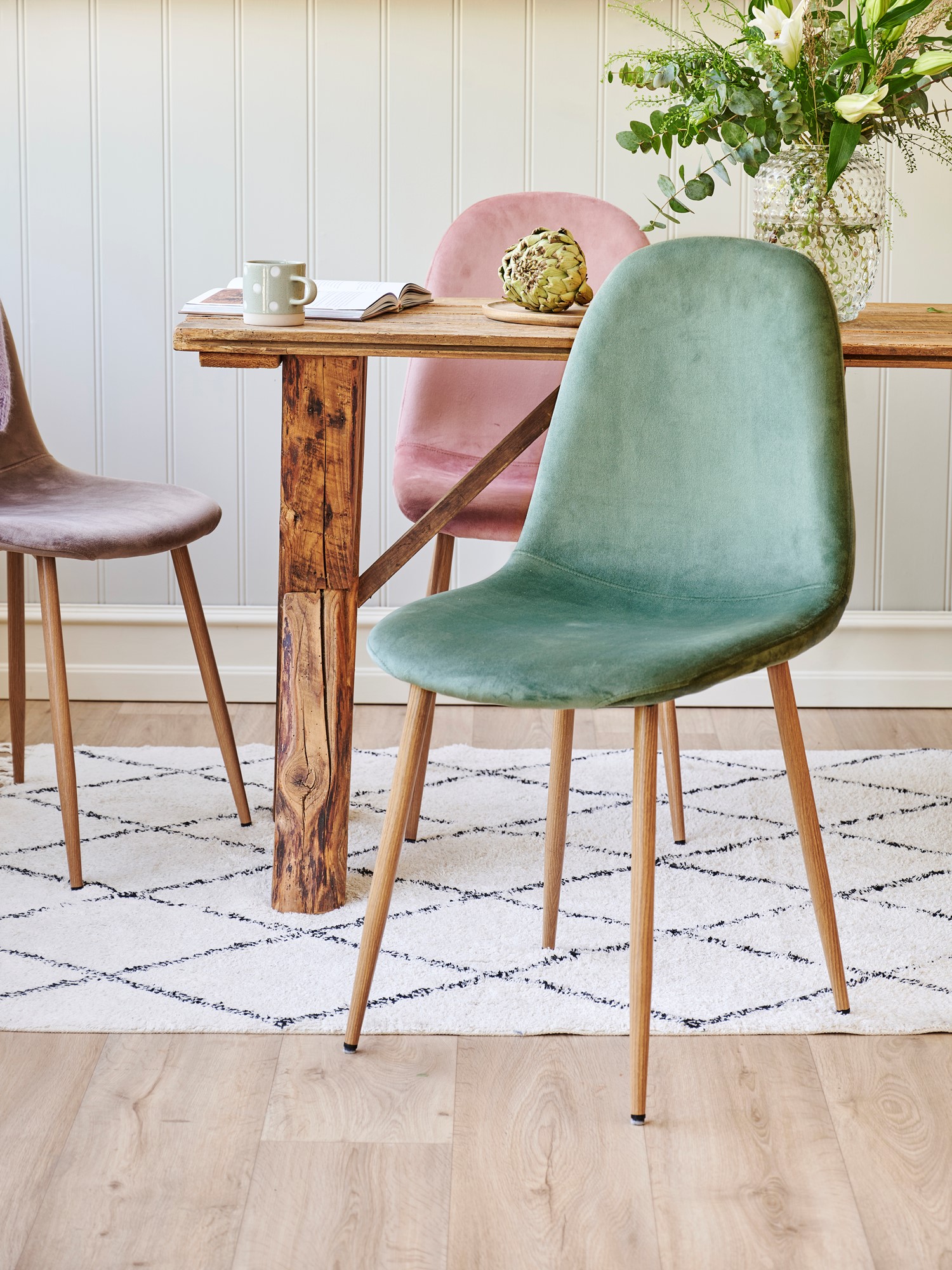 Stol i velour | Polyester/jern/poppeltræ/skum. 40,5 x 44,5 x 89 cm. | Pine Green
