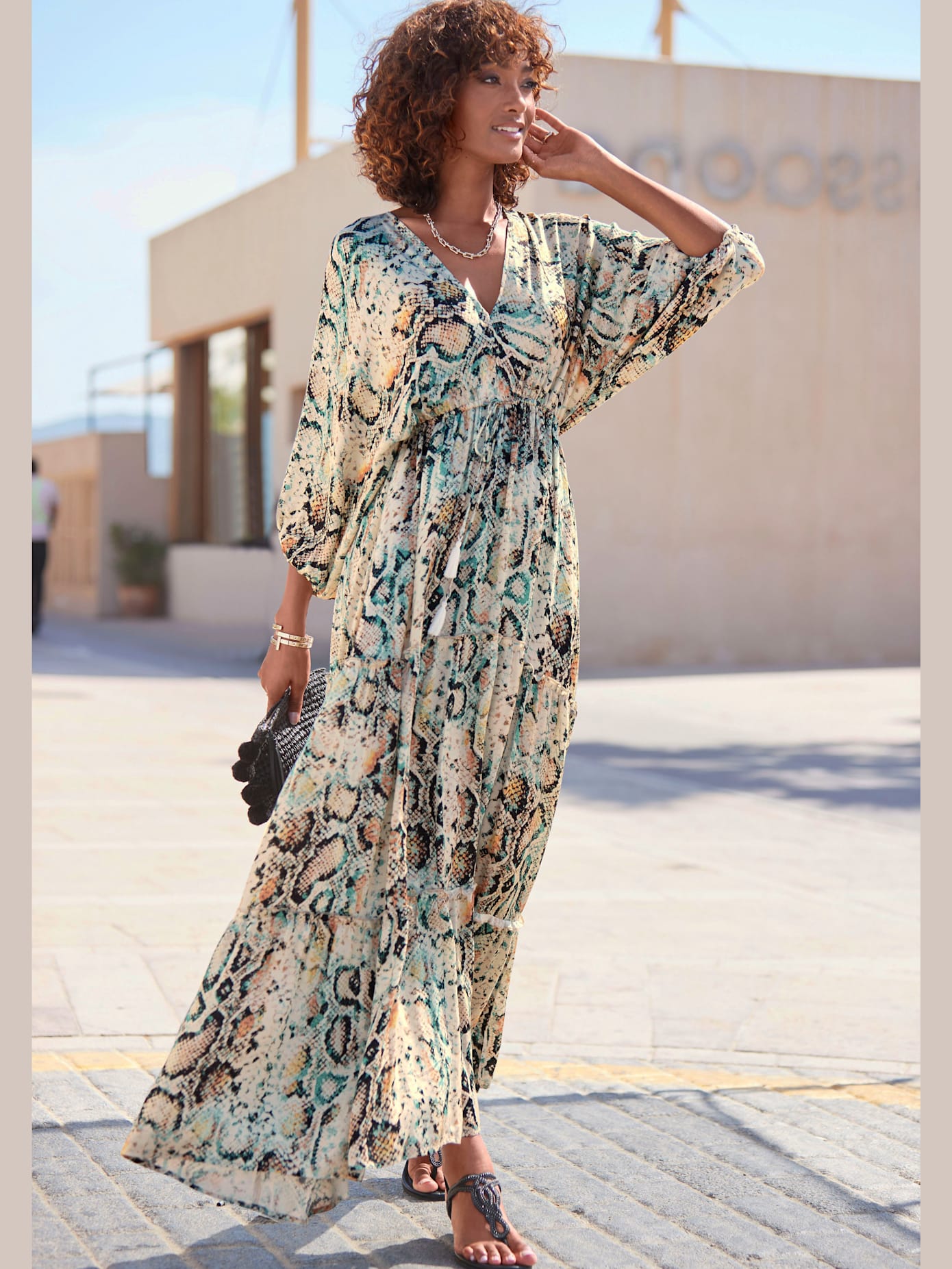 Robe longue encolure en v dégagée devant et au dos