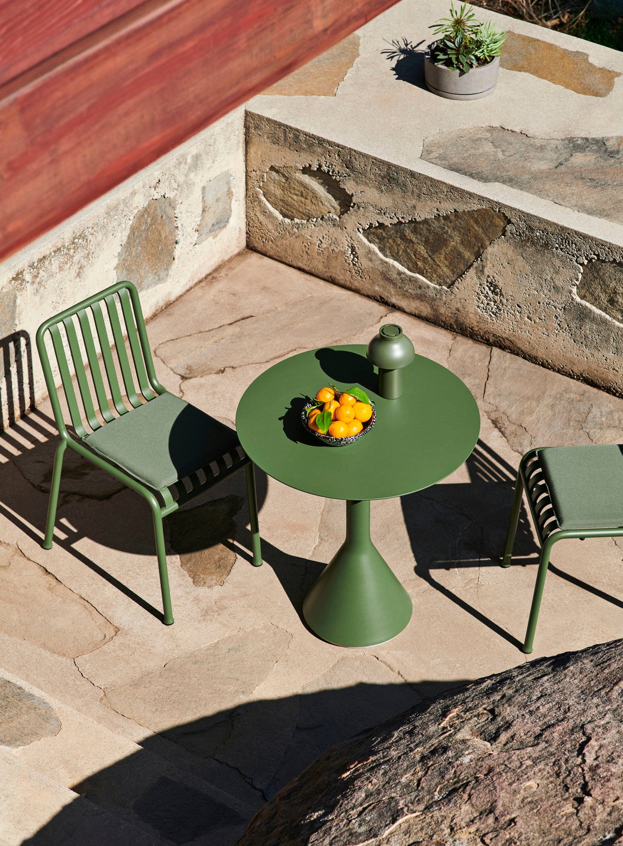 HAY  Palissade Cone havebord, Olive - Ø70xH74 cm.