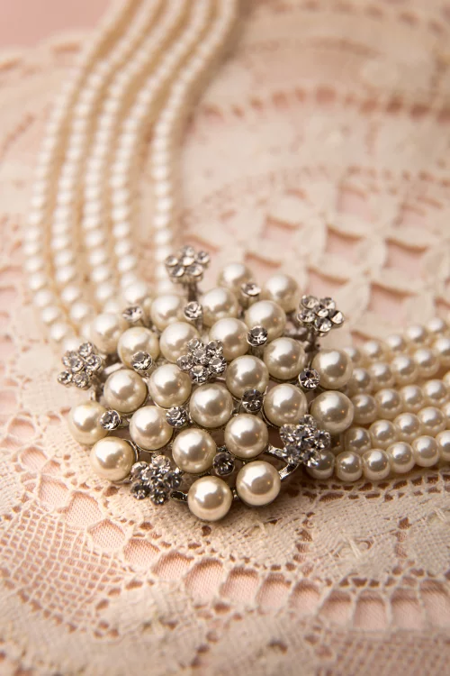 Lovely Audrey crème parel choker ketting