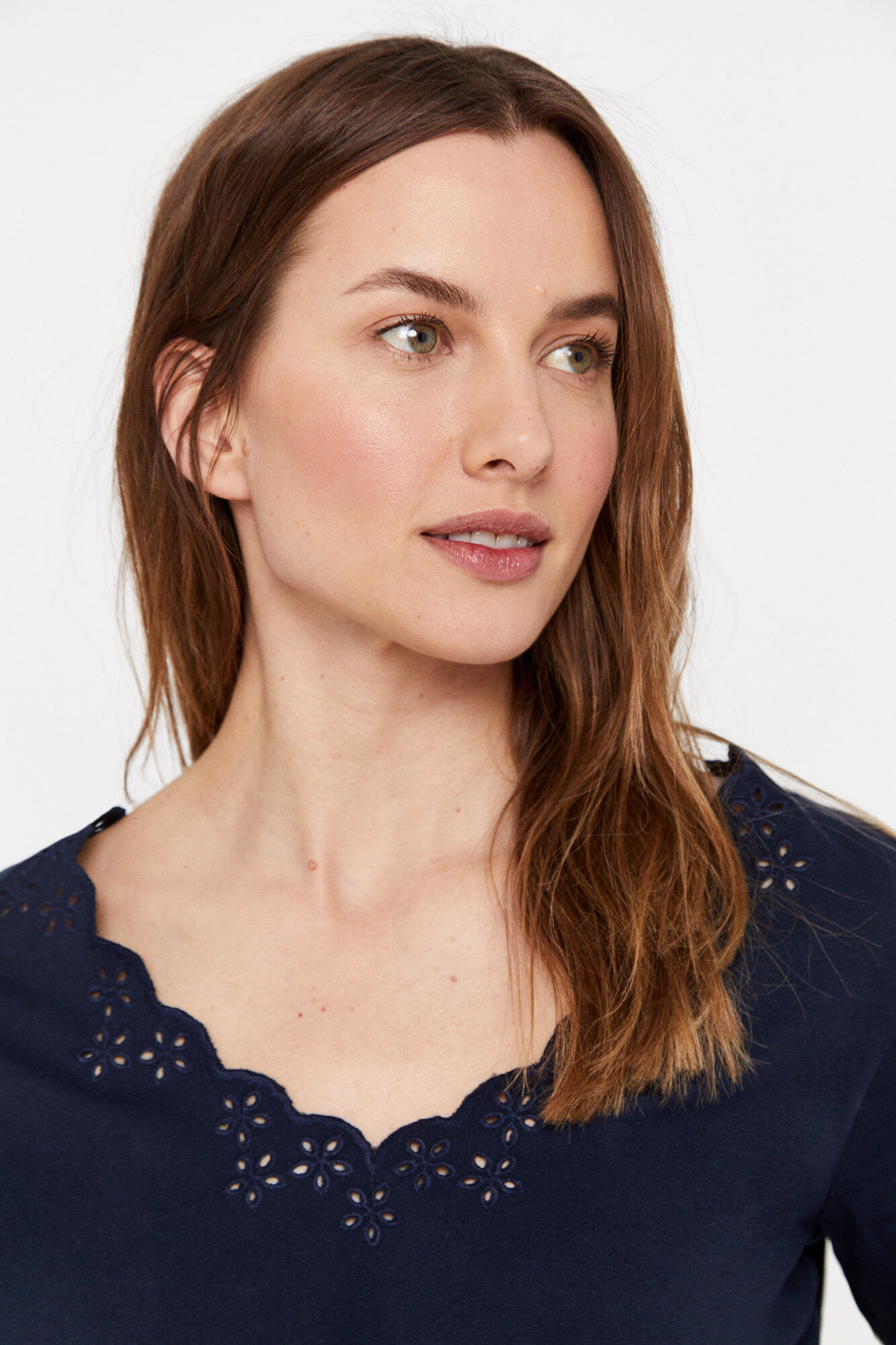 Camiseta romântica bordada - Azul marinho