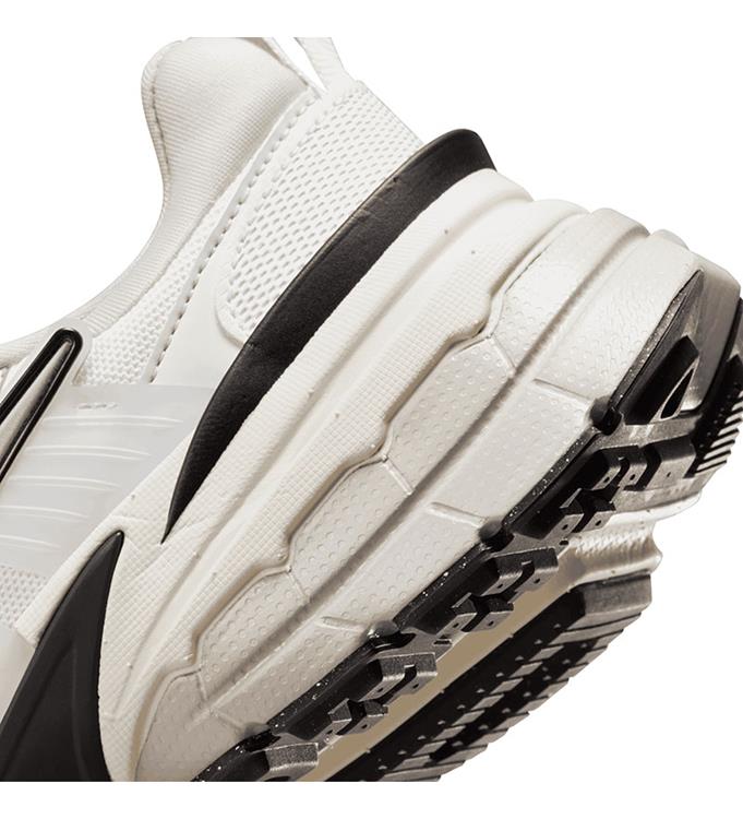 Nike V2K Run FD0736 SUMMIT-WHITE-METALLIC-SILVER