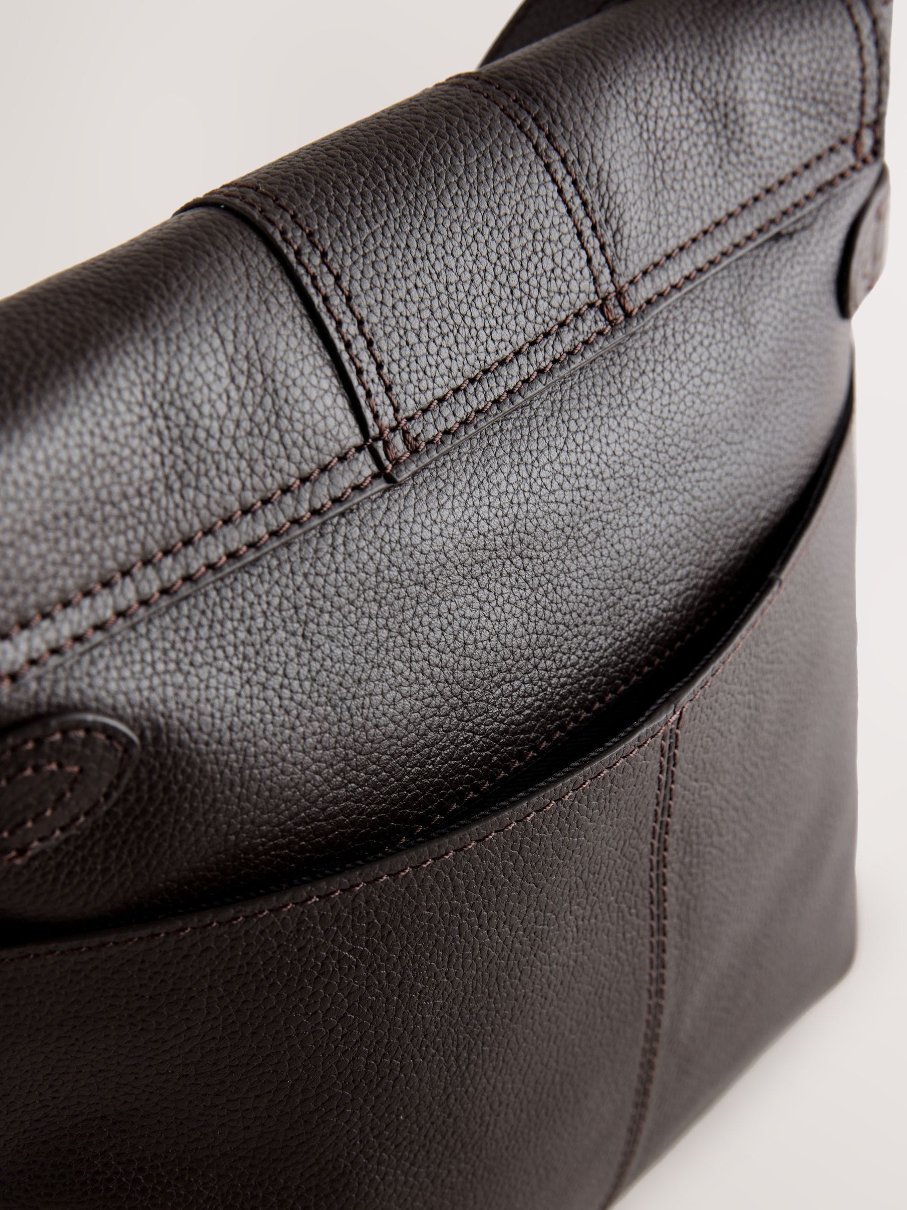 Chocoladebruin - Leren messenger-tas met vak