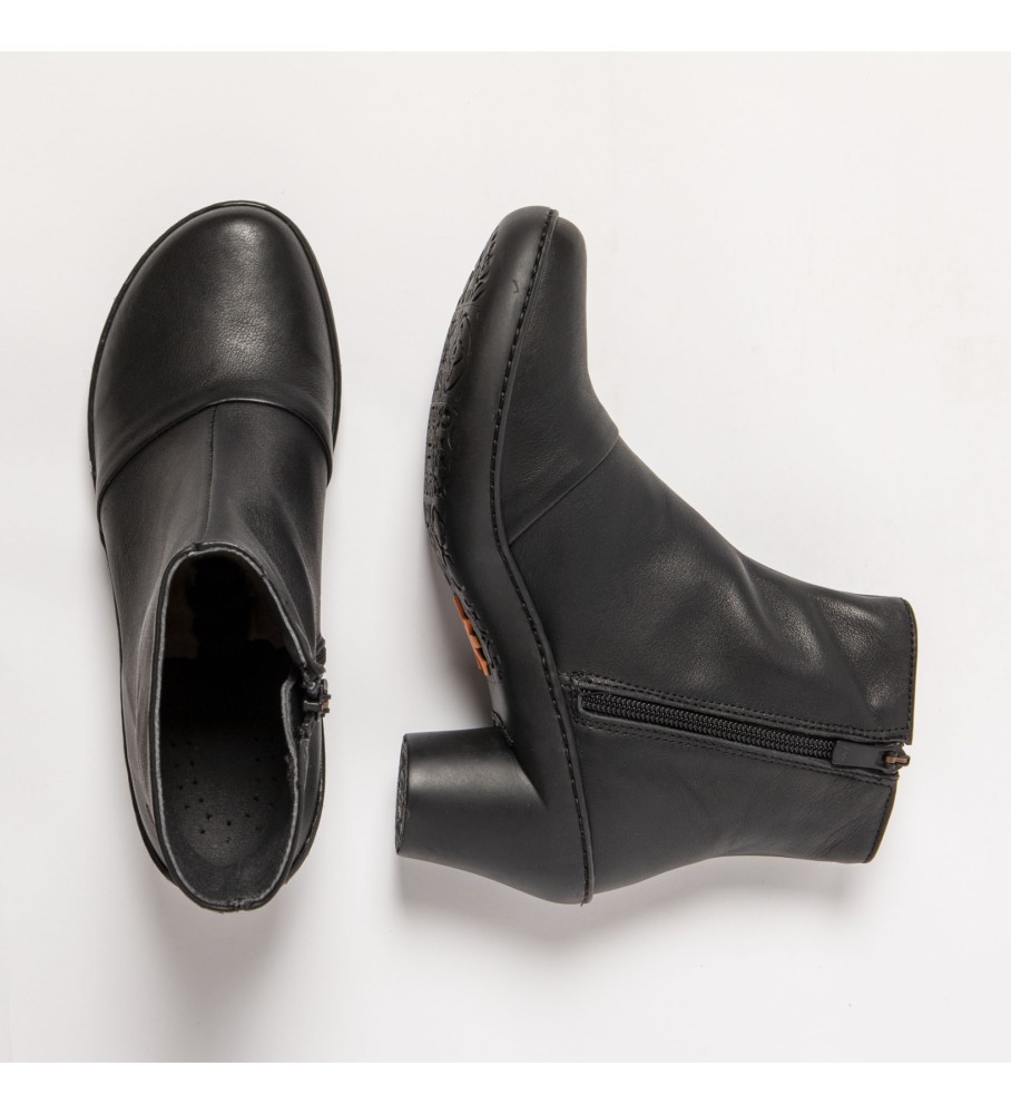 Botas de cano curto em couro preto - altura do salto: 6,5 cm -