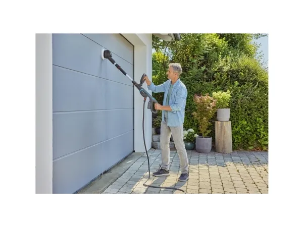 Gardena Batteridrevet overfladerenser AquaBrush Universal 04/18V - Inkl. 2.5Ah Batteri og lader