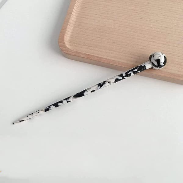 Vakker hårpinne - svart og hvit - 18,6 cm