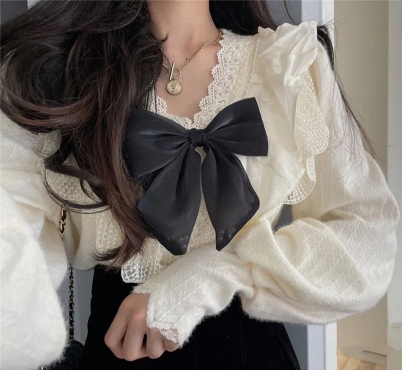Magimomo - Blouse met lange mouwen en strik / Geplooide mini-A-lijn rok