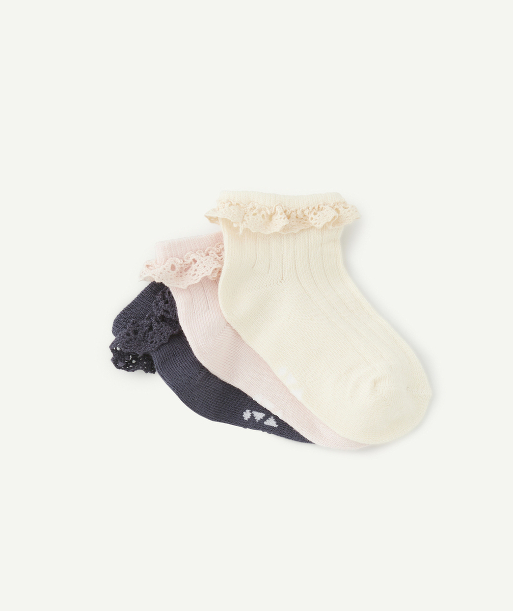 LOT DE 3 CHAUSSETTES UNIES AVEC DÉTAILS EN BRODERIE