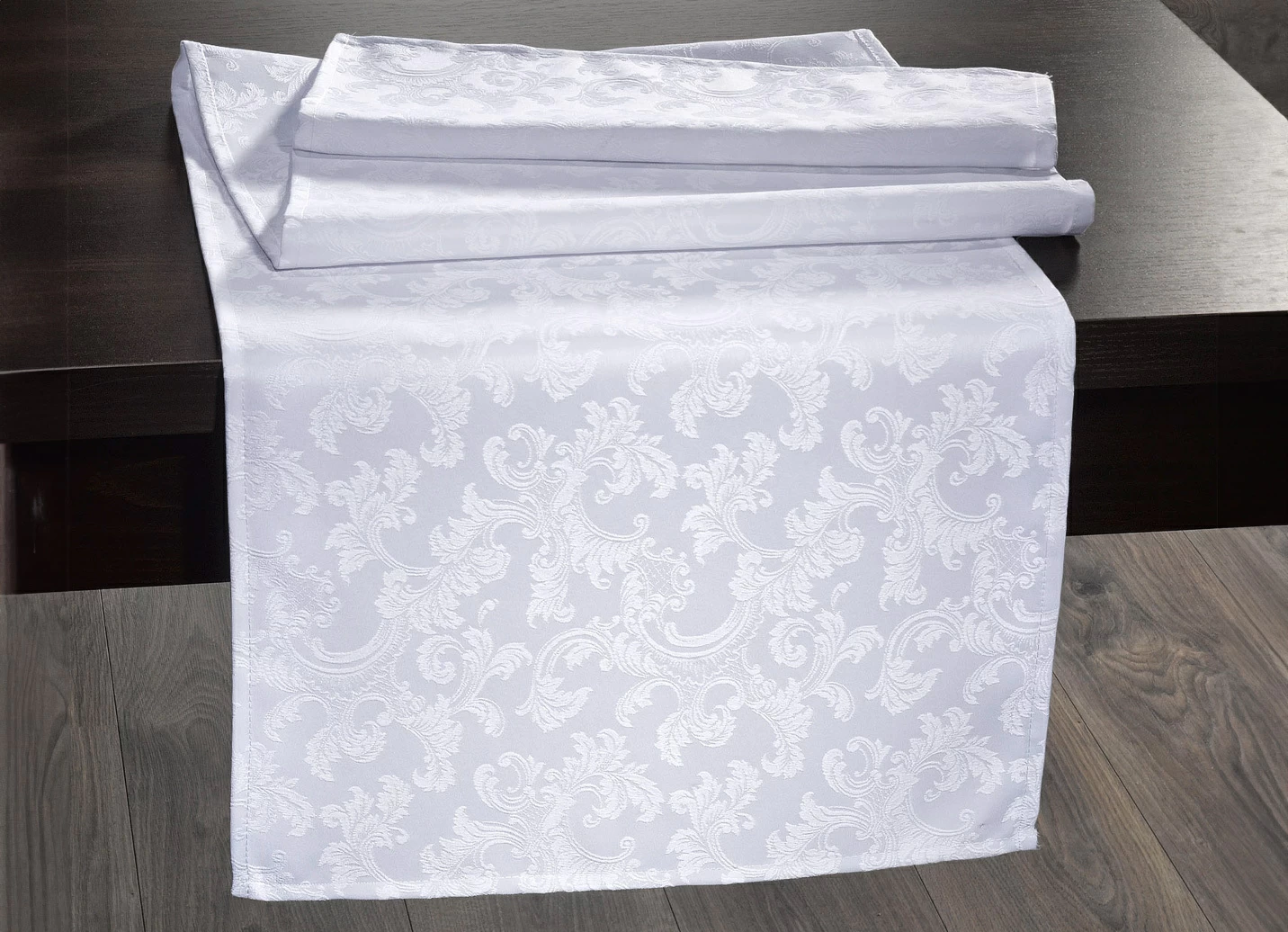 Bügelfreie Tischdecke mit Fleckschutz-Ausrüstung