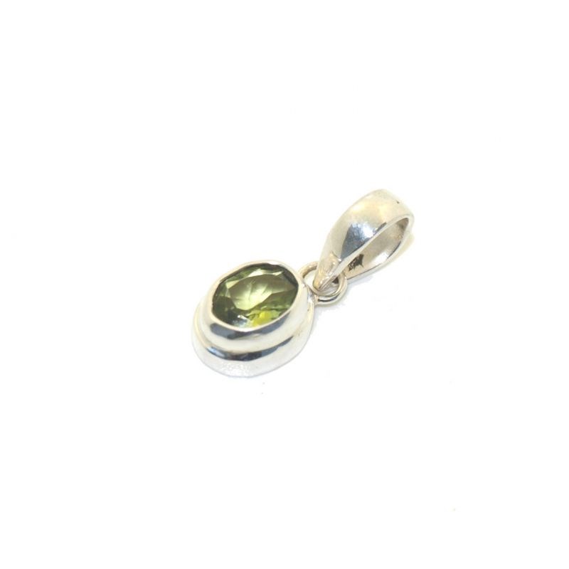Pendentif en argent et péridot facettée