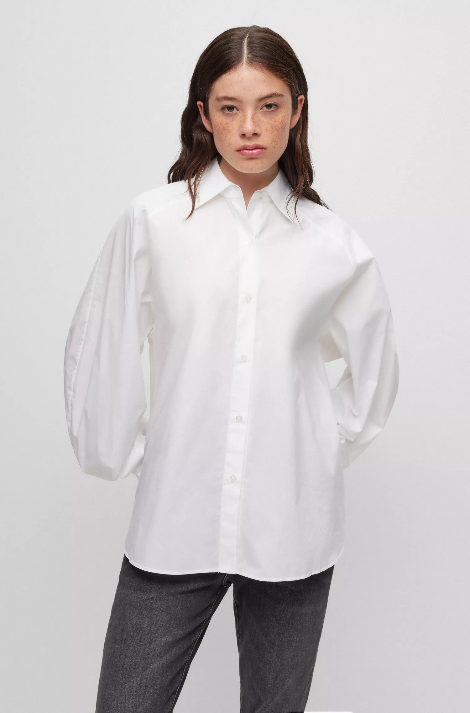 Blusa HUGO vermelha, modelagem relaxada, estilo statement, em popeline de algodão.