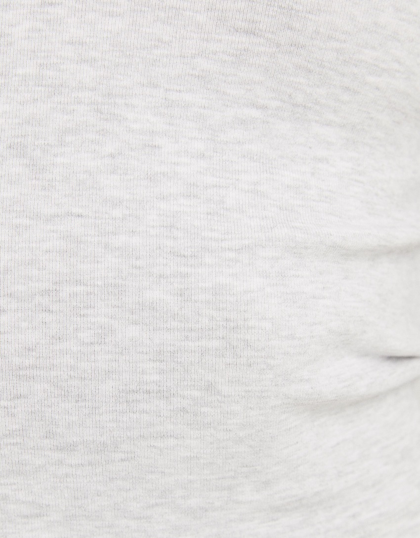 Camiseta de manga comprida com decote em V