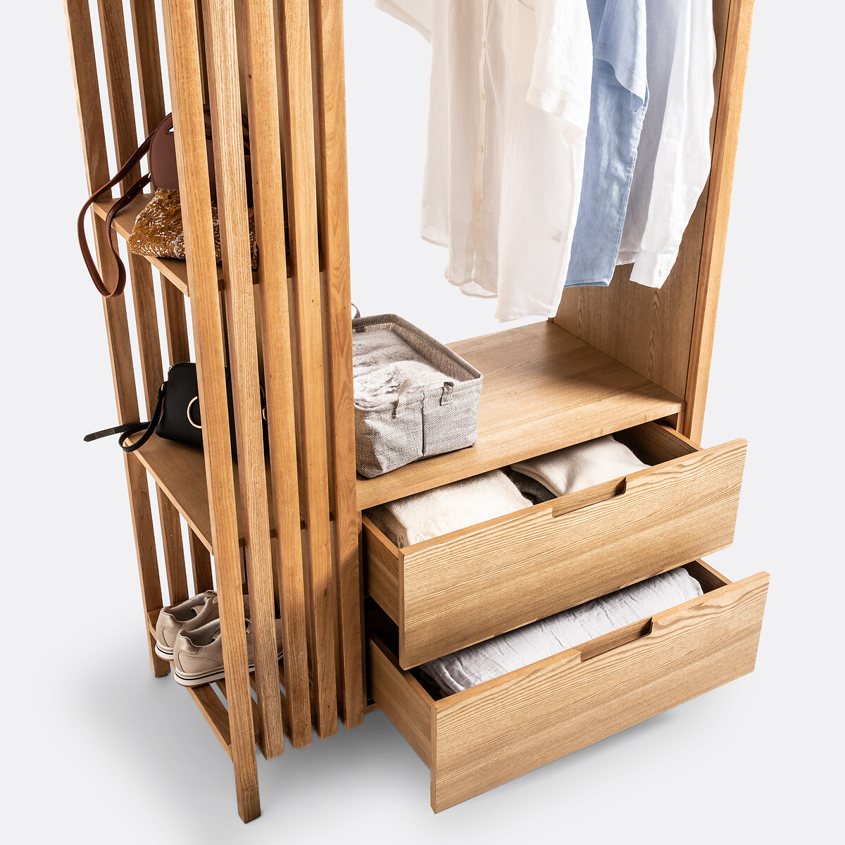 INTERIORES DO REDOUTE<br>Hangkast Theonie