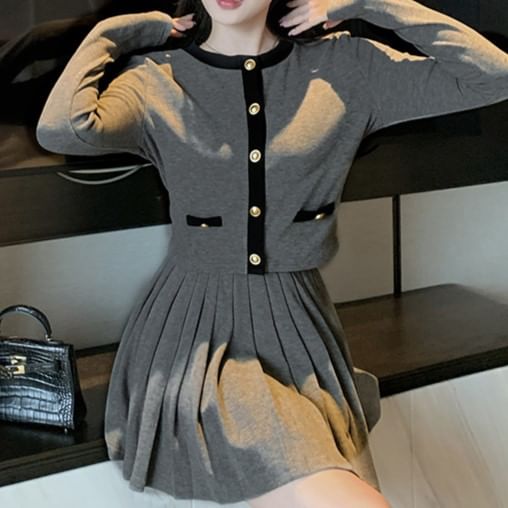 Smackthat - Set: Hoge taille effen geplooide mini A-lijn rok + ronde hals contrasterende rand cardigan