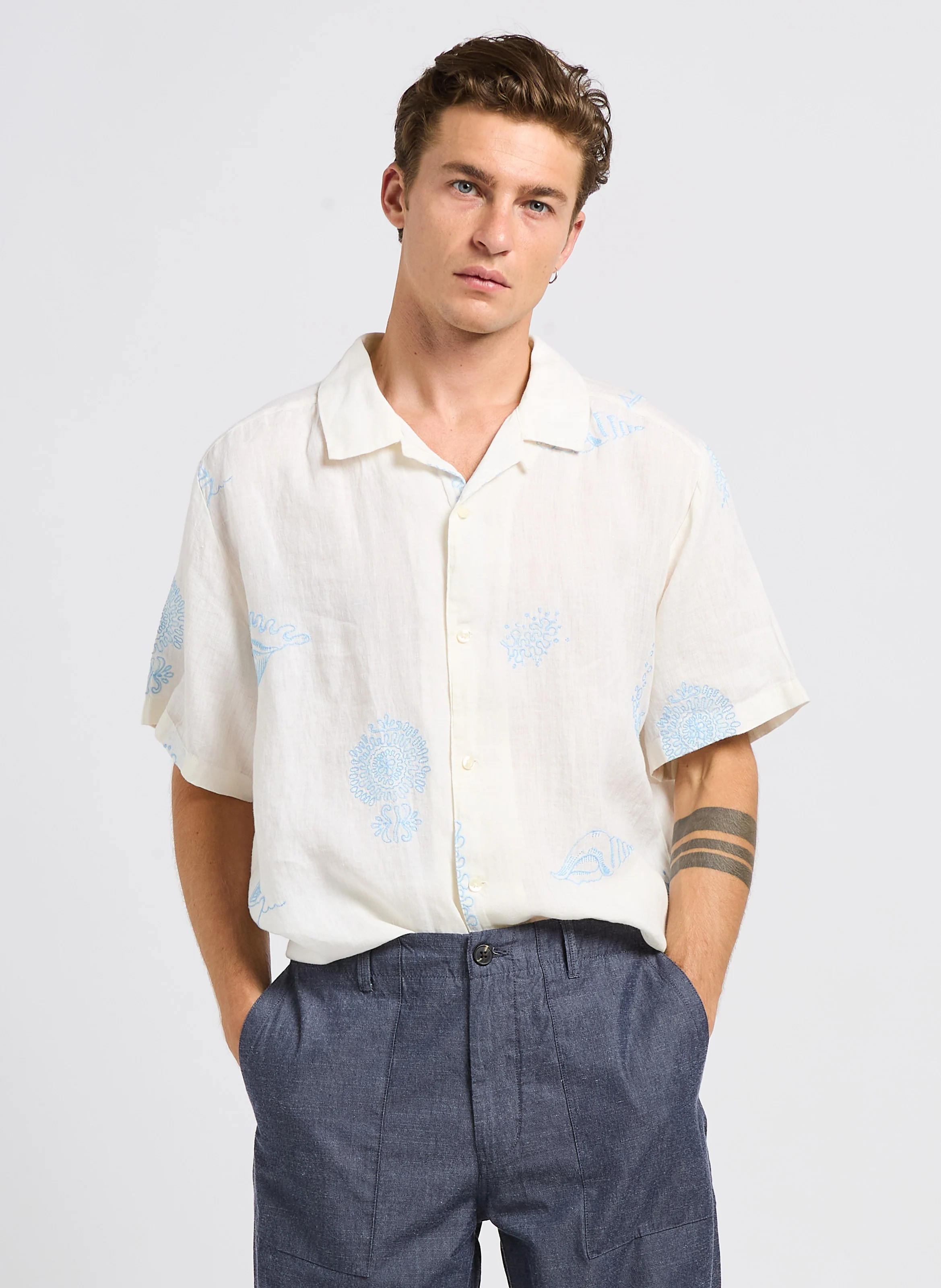 Chemise manches courtes brodée en lin biologique | Blanc