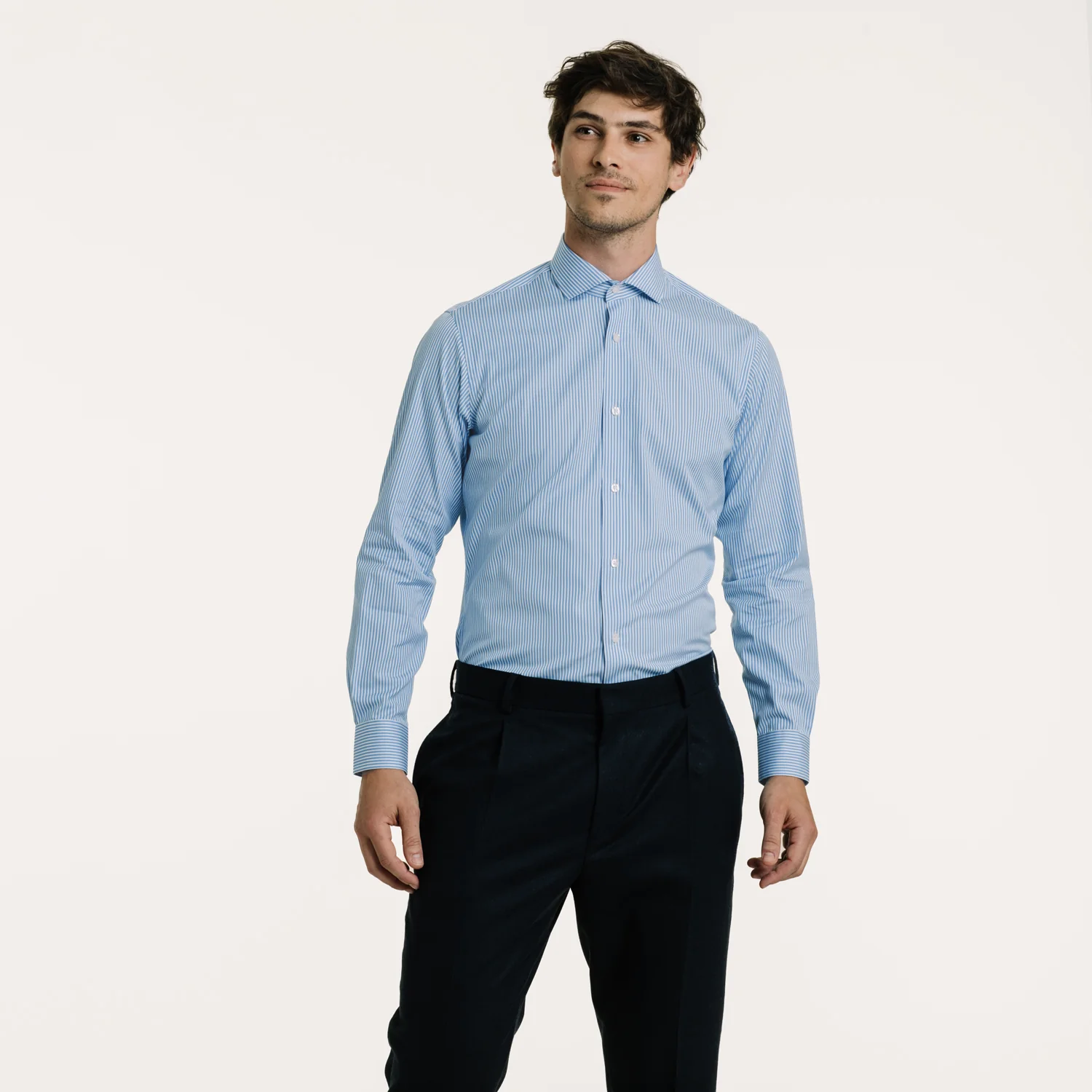 Fitted shirt in double-twisted poplin with blue stripes