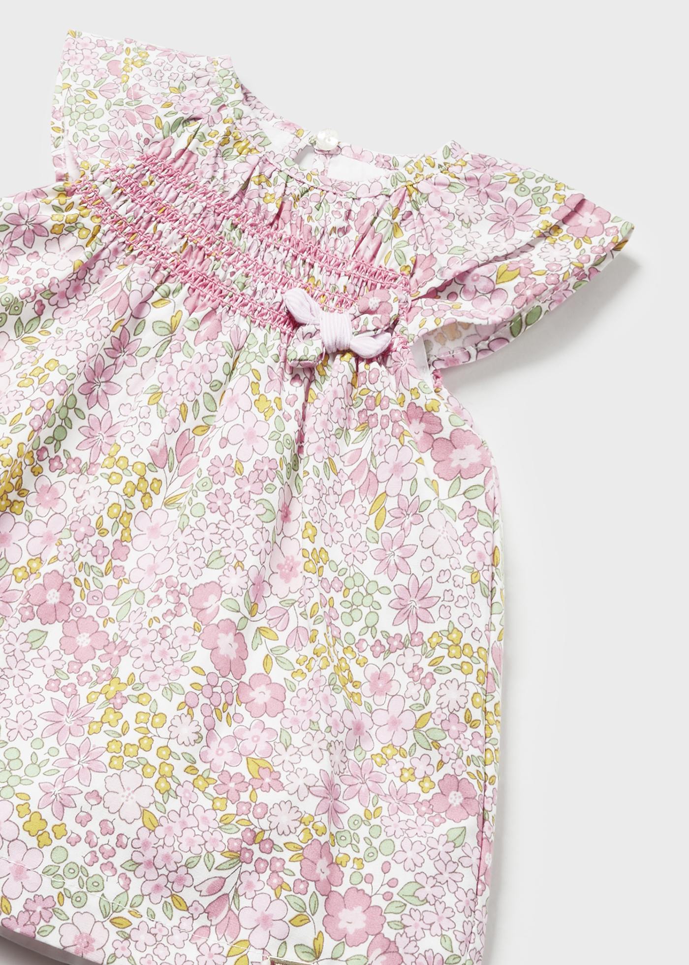 Vestido rosa para recém-nascido da Better Cotton com capa para fralda.
