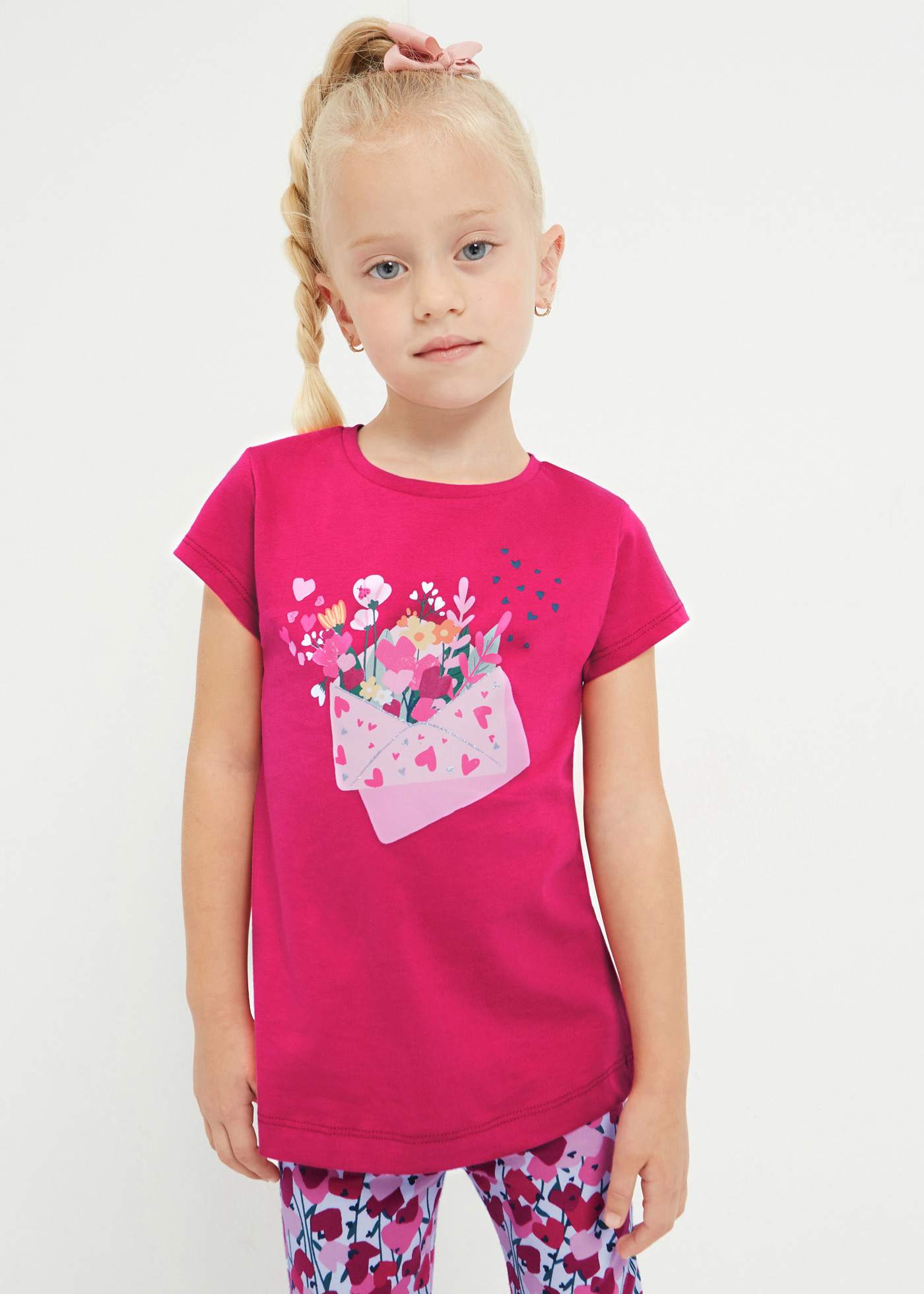 Camiseta feminina com estampa sustentável em algodão.