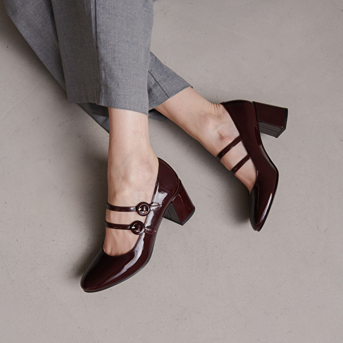 Babies à talons  en cuir verni bordeaux