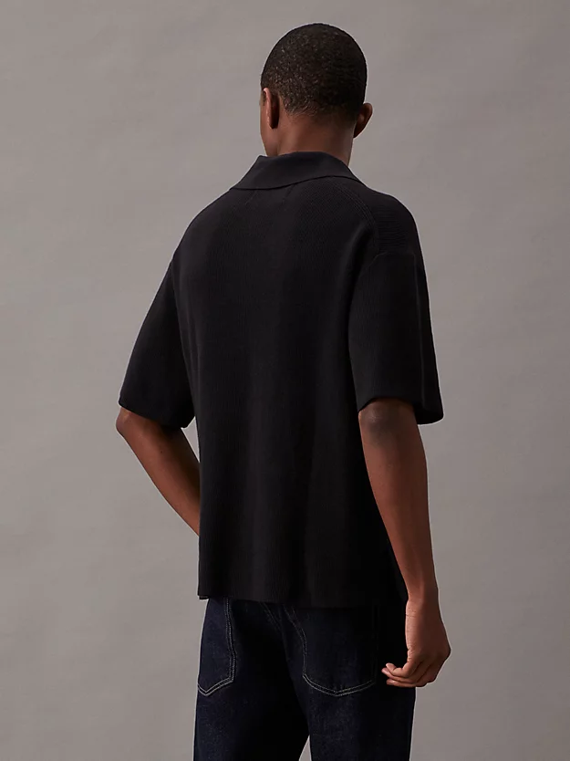 Camisa de malha de manga curta e modelagem relaxada