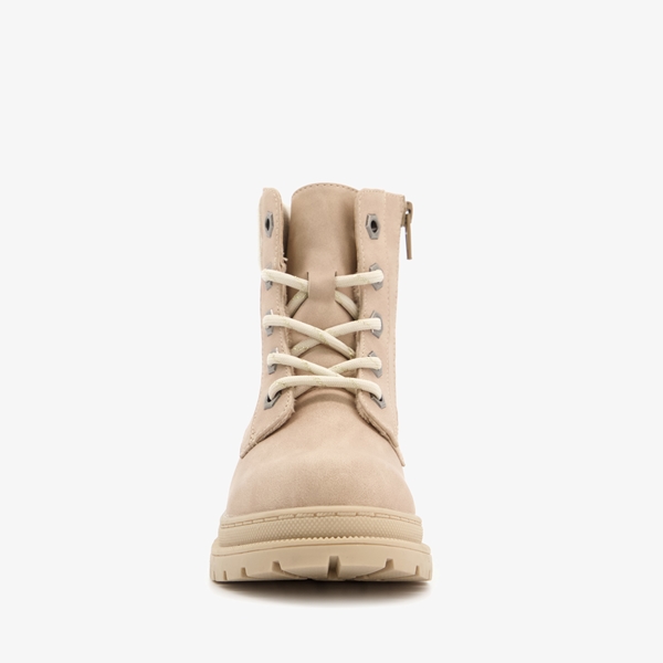 Blue Box gevoerde meisjes veterboots
